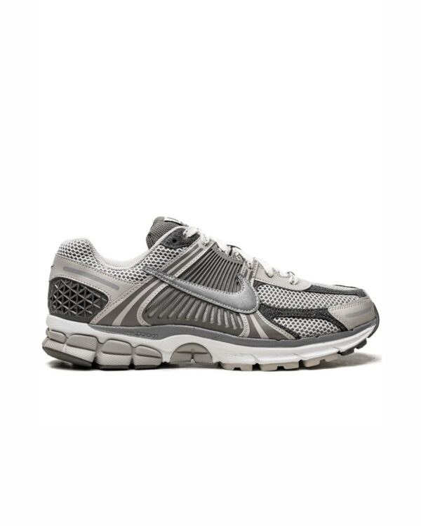 NIKE VOMERO IRON WMNS